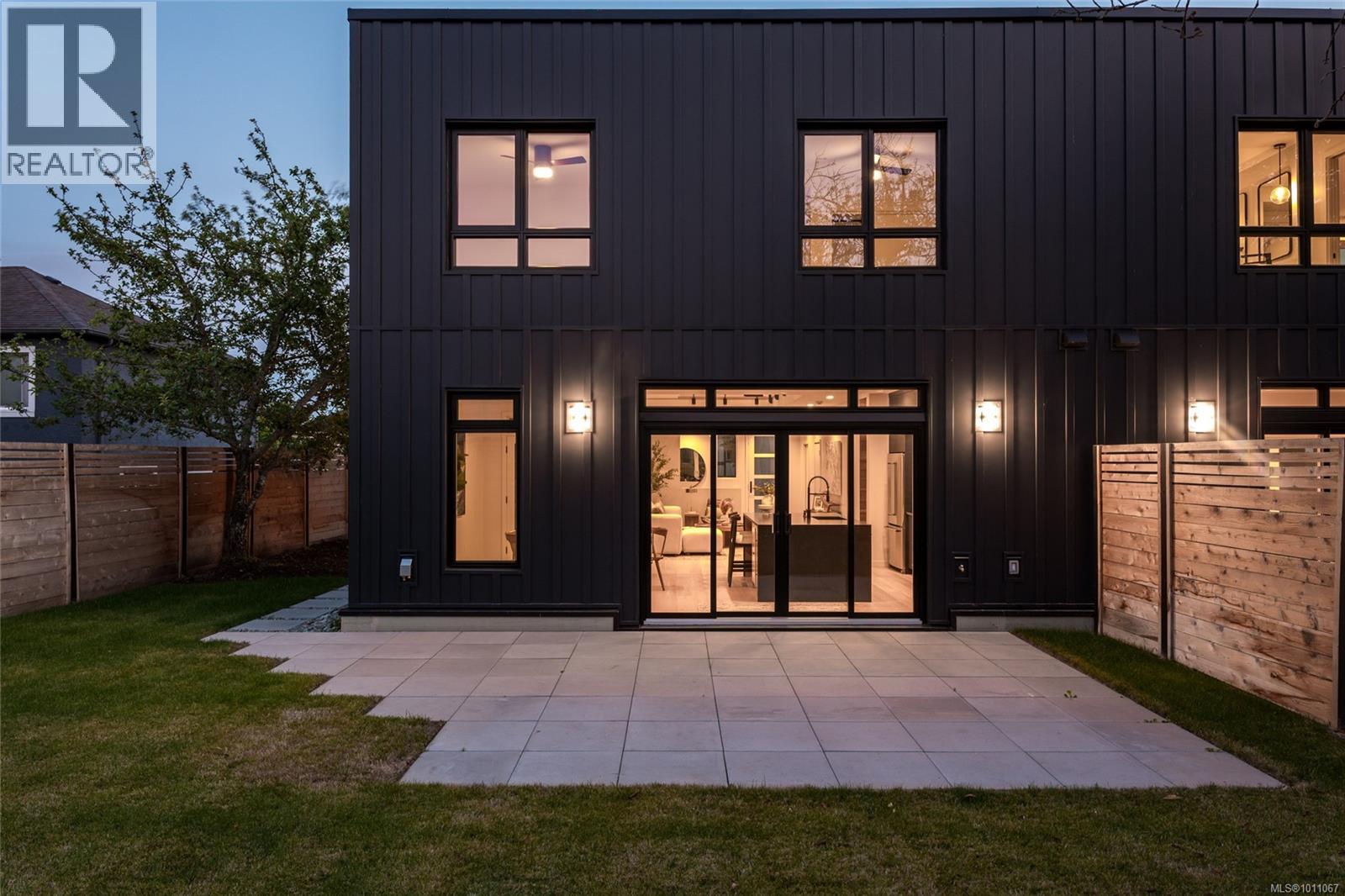 1970 Kings Rd, Saanich, British Columbia  V8R 2P5 - Photo 37 - 1011067