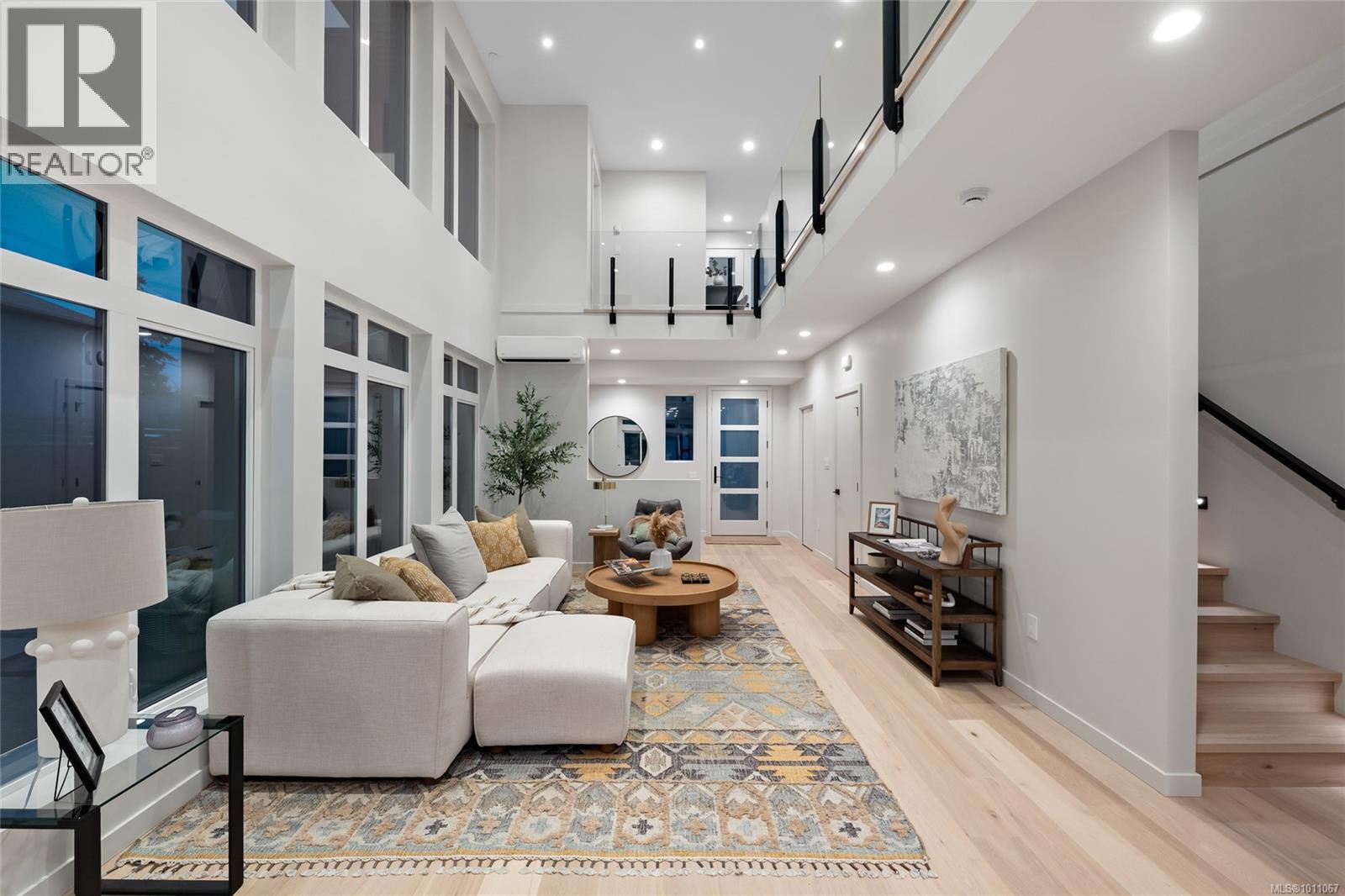 1970 Kings Rd, Saanich, British Columbia  V8R 2P5 - Photo 6 - 1011067