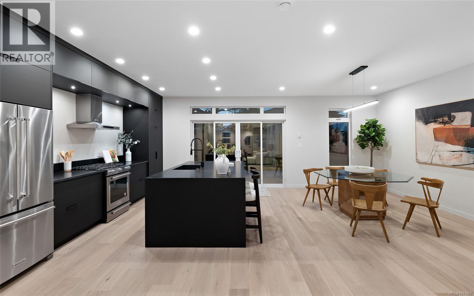 1970 Kings Rd, Saanich, British Columbia  V8R 2P5 - Photo 7 - 1011067