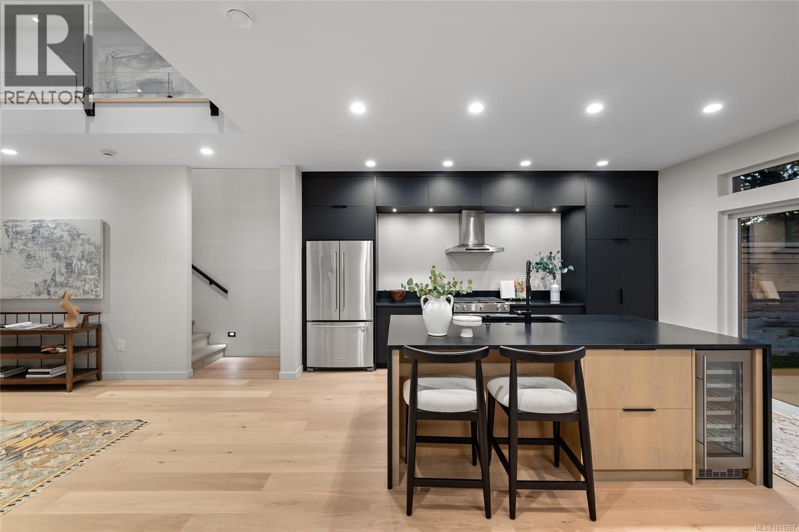 1970 Kings Rd, Saanich, British Columbia  V8R 2P5 - Photo 8 - 1011067