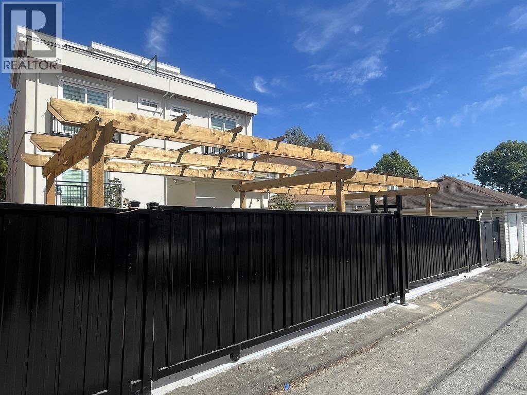 8375 French Street, Vancouver, British Columbia  V6P 4W3 - Photo 4 - R3037500