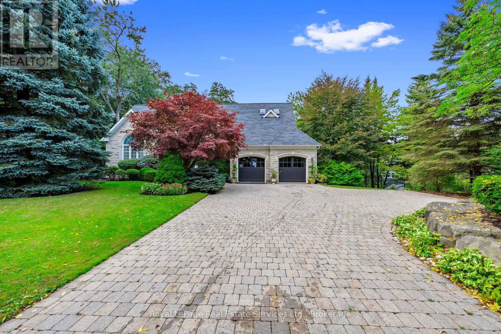 235 Lakewood Drive, Oakville, Ontario  L6K 1B3 - Photo 2 - W12346602