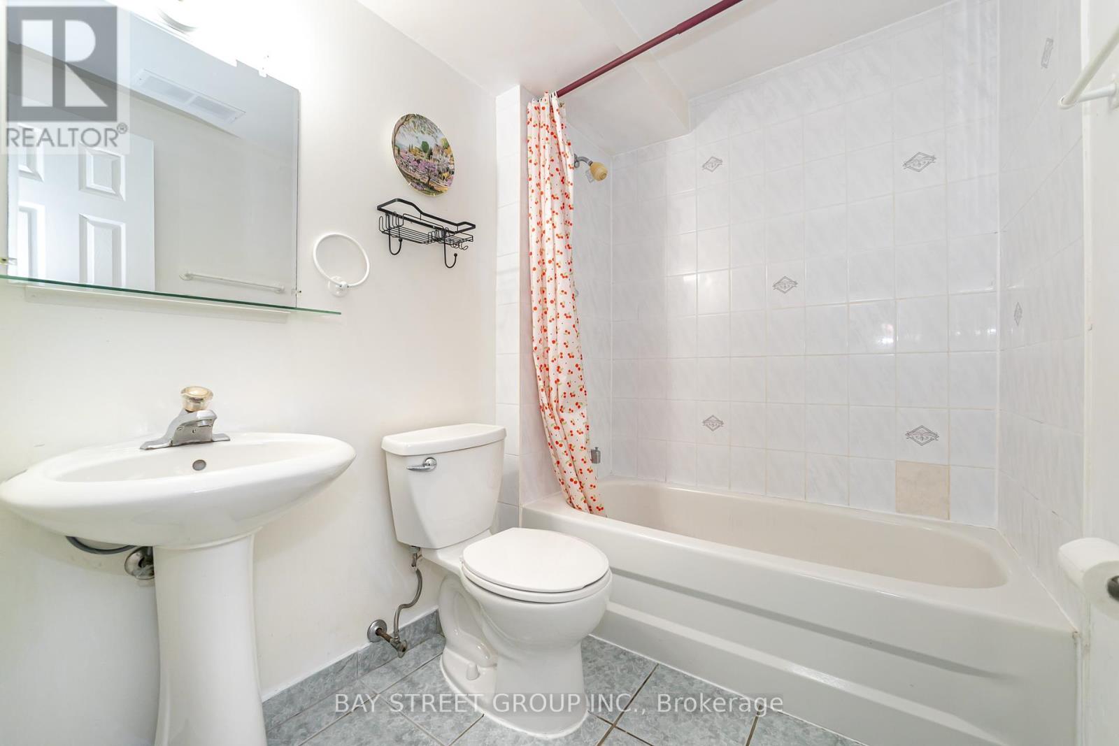 61 Mabley Crescent, Vaughan, Ontario  L4J 2Z7 - Photo 30 - N12351435