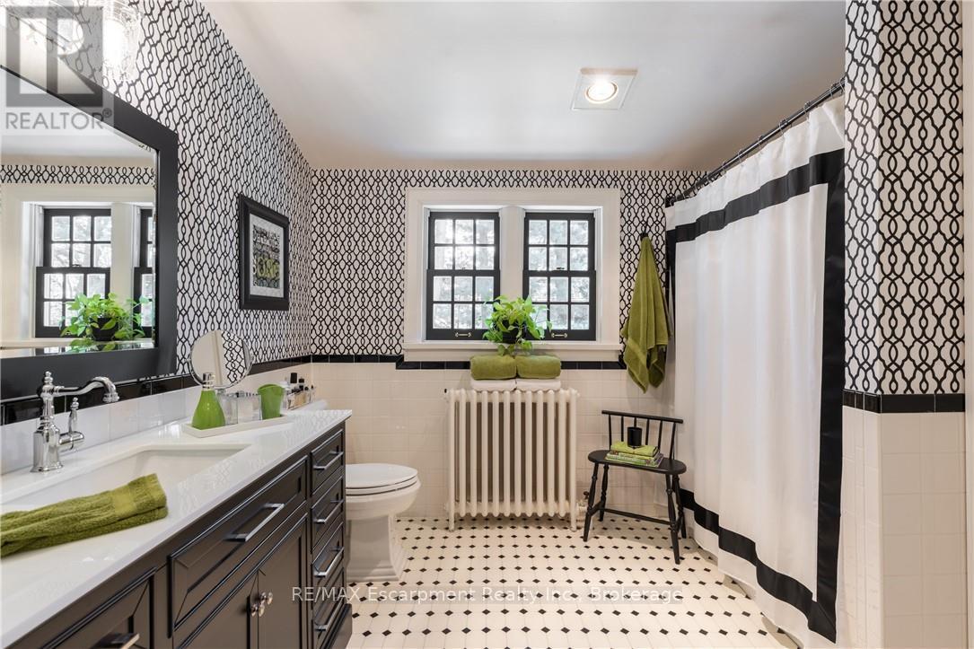 2055 Lakeshore Road E, Oakville, Ontario L6J 1M4 - Photo 19 - W12351487