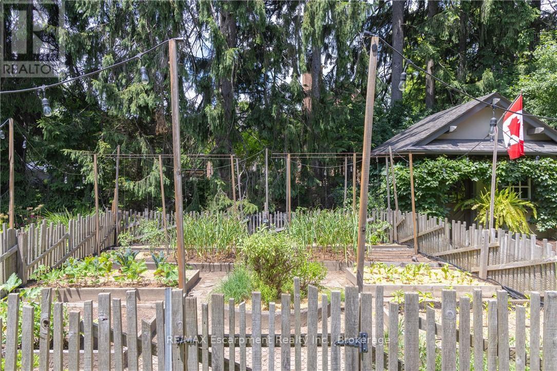 2055 Lakeshore Road E, Oakville, Ontario L6J 1M4 - Photo 30 - W12351487