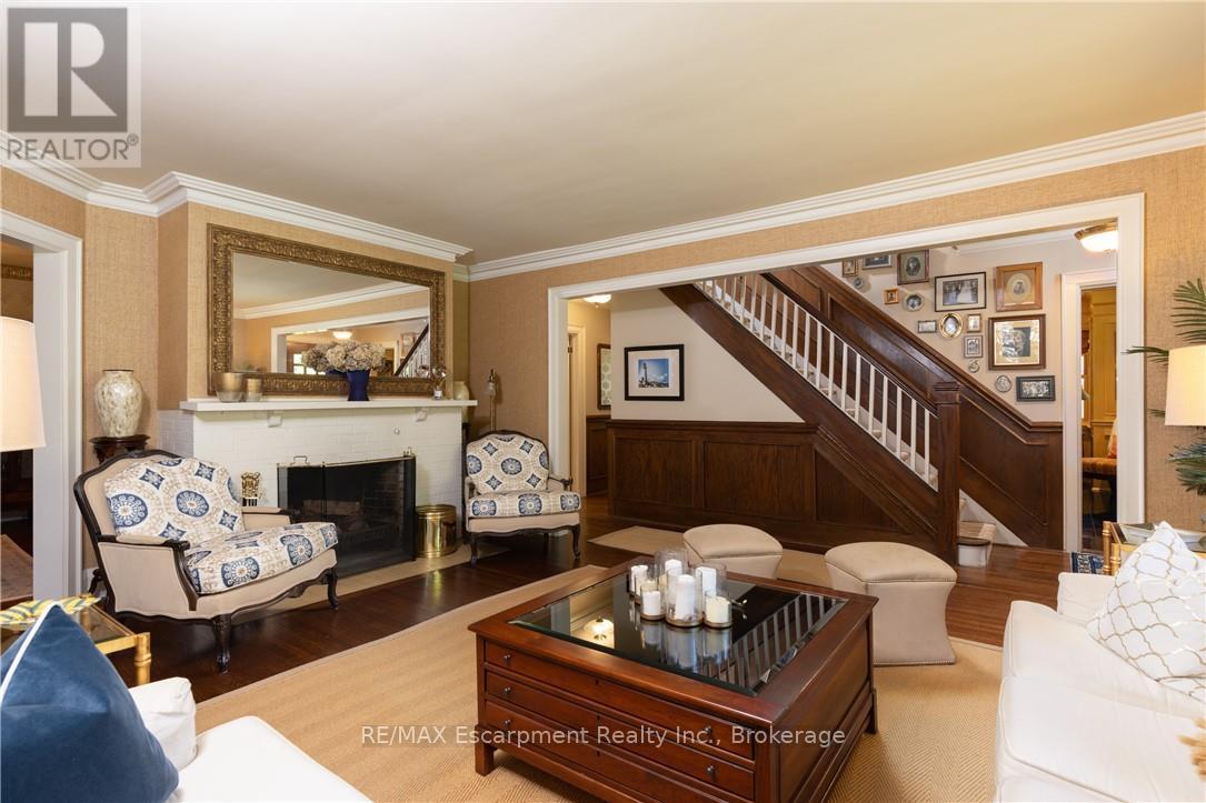 2055 Lakeshore Road E, Oakville, Ontario L6J 1M4 - Photo 6 - W12351487