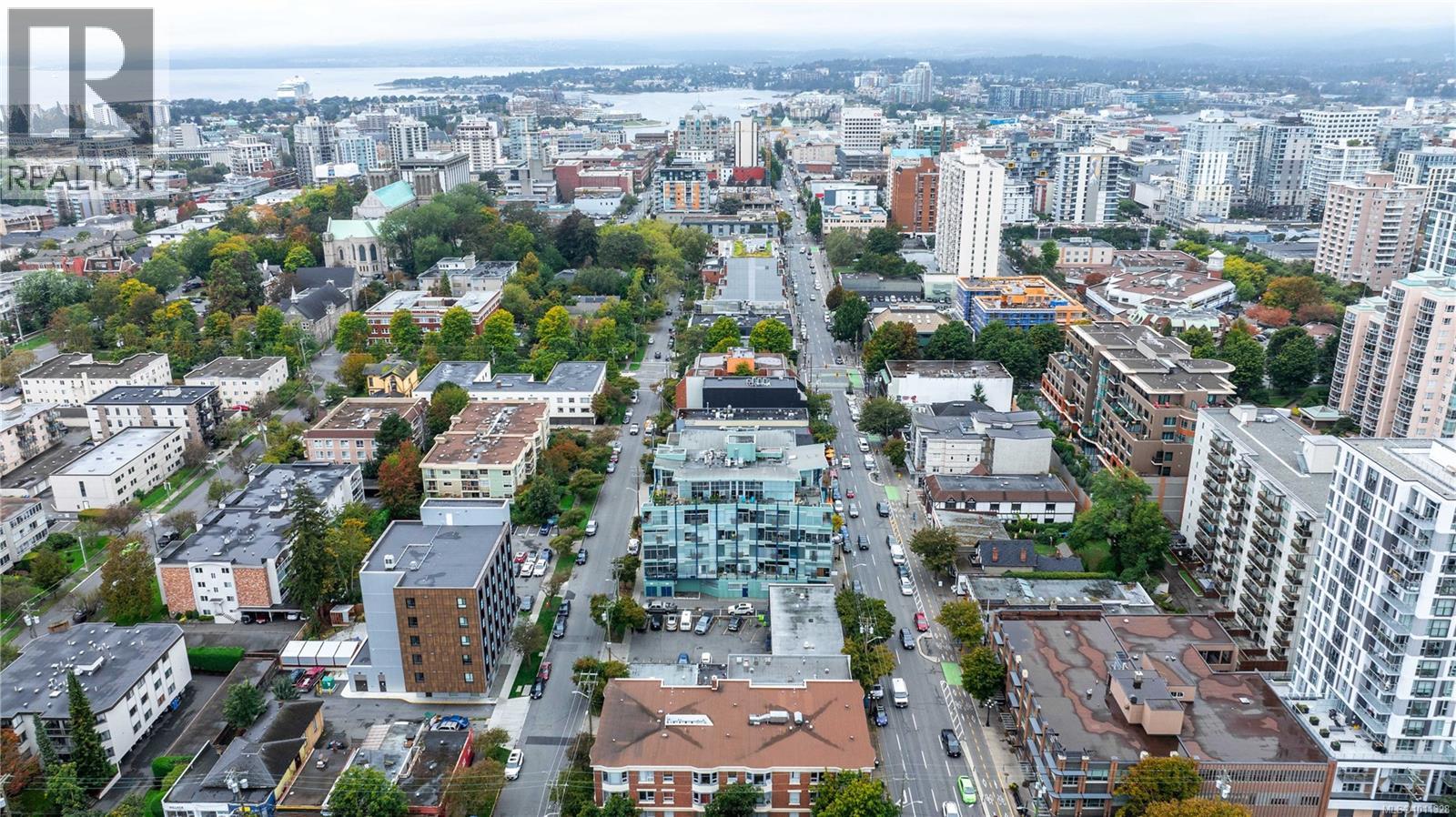 512 1061 Fort St, Victoria, British Columbia  V8V 3K9 - Photo 2 - 1011328