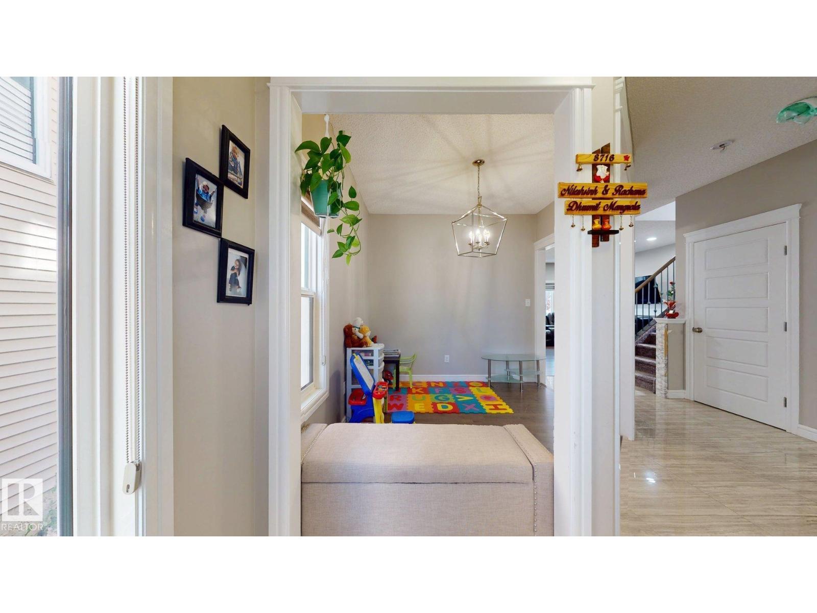 8716 Carson Wy Sw, Edmonton, Alberta  T6W 3K8 - Photo 4 - E4453160