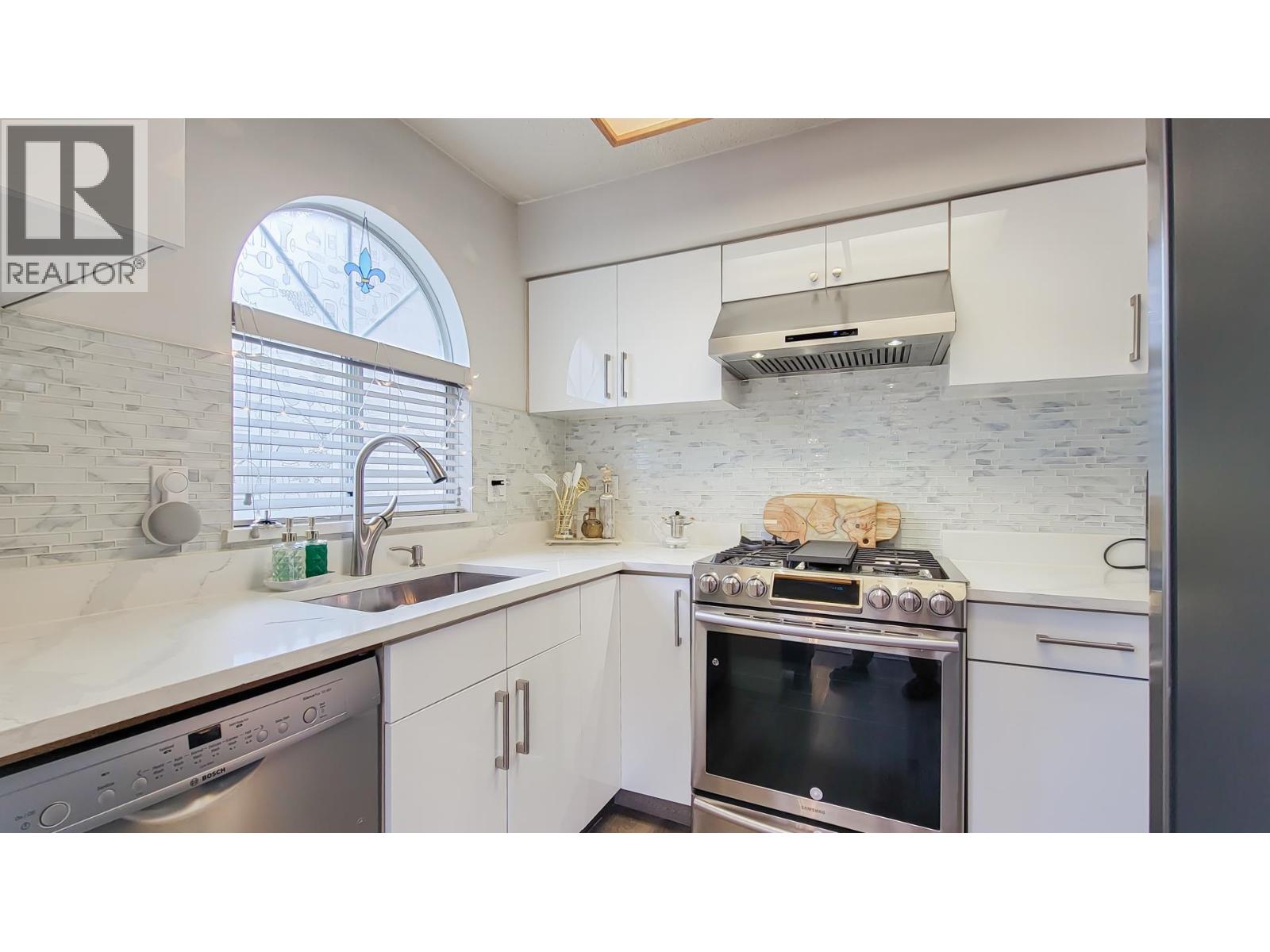 Property at 38 1235 JOHNSON STREET image 4