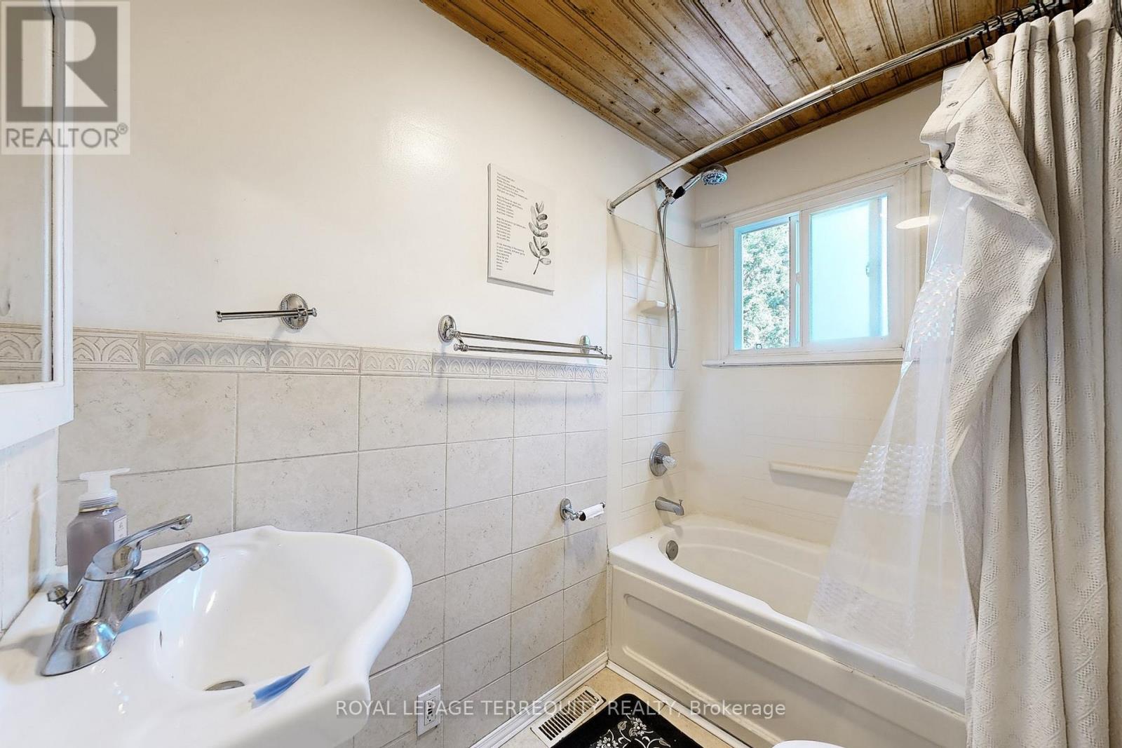 631 Annland Street, Pickering, Ontario  L1W 1A9 - Photo 17 - E12351461