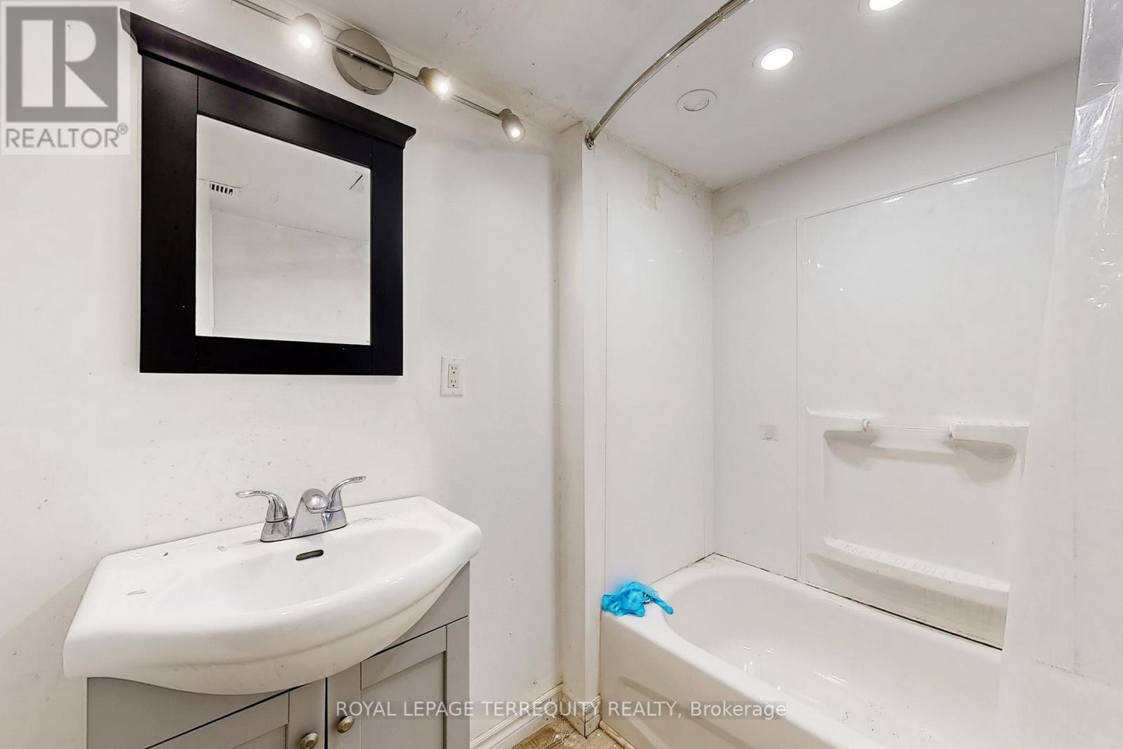 631 Annland Street, Pickering, Ontario  L1W 1A9 - Photo 22 - E12351461