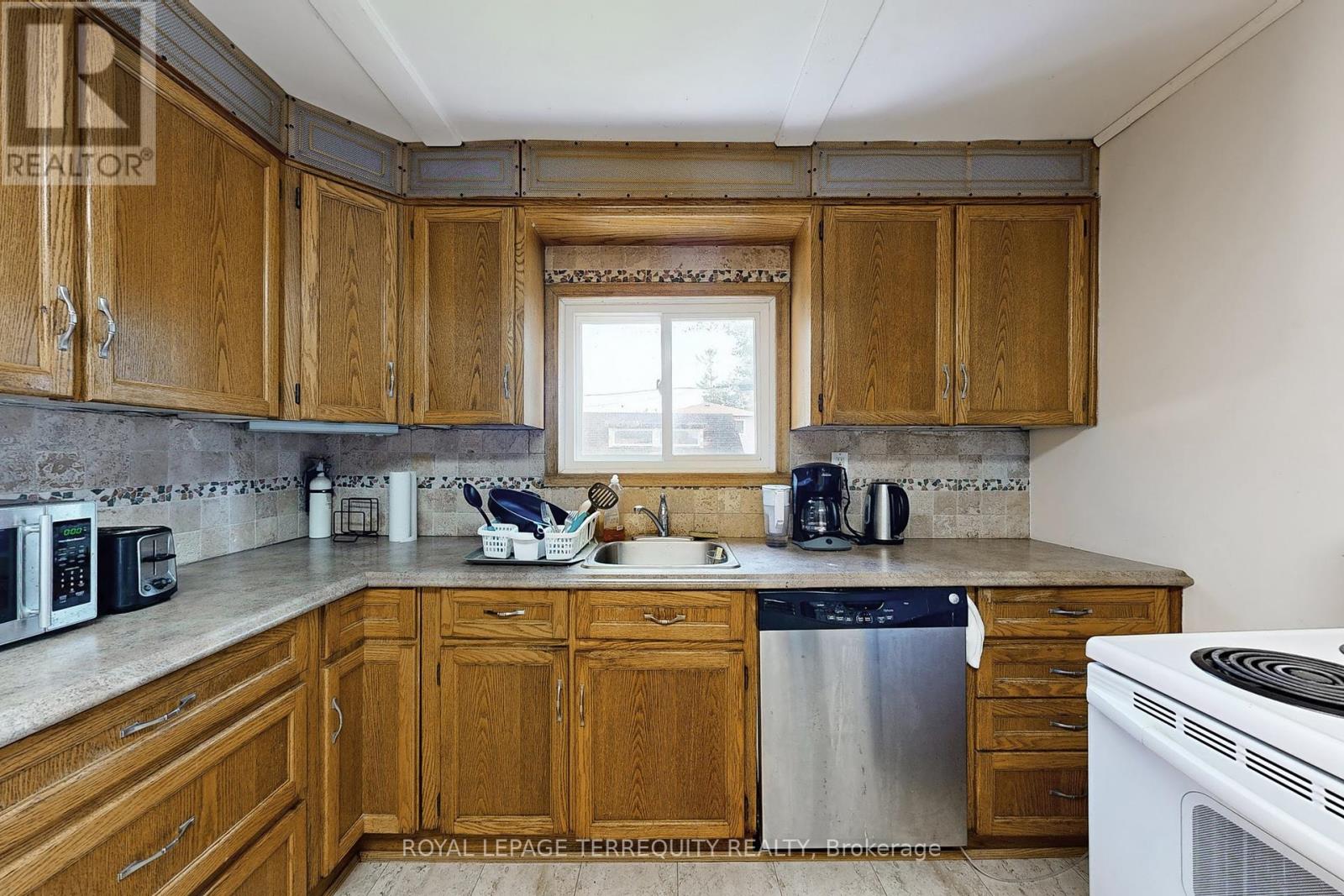 631 Annland Street, Pickering, Ontario  L1W 1A9 - Photo 9 - E12351461