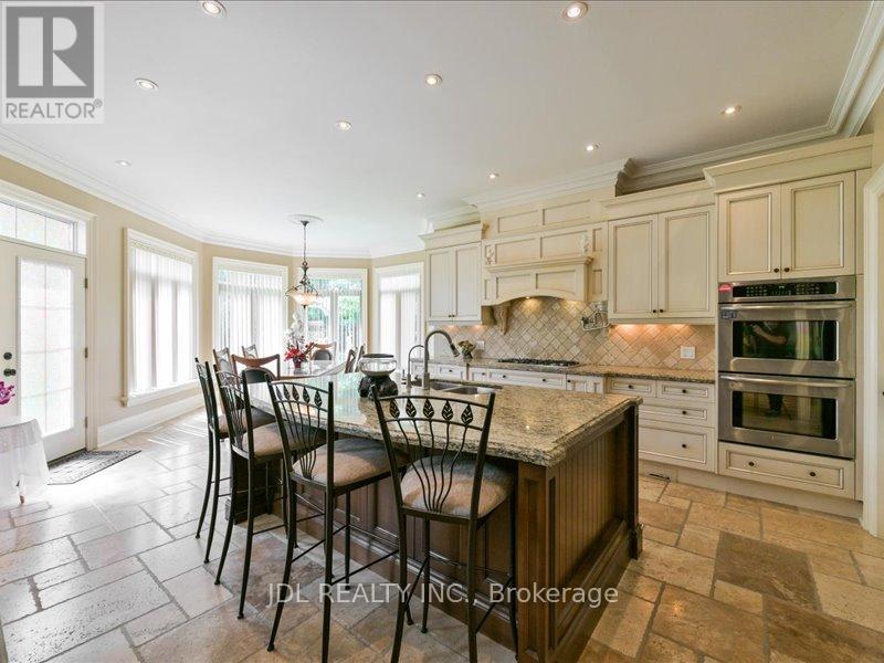 15 Lake Woods Drive, Whitchurch-Stouffville, Ontario  L4A 1P9 - Photo 10 - N12351492