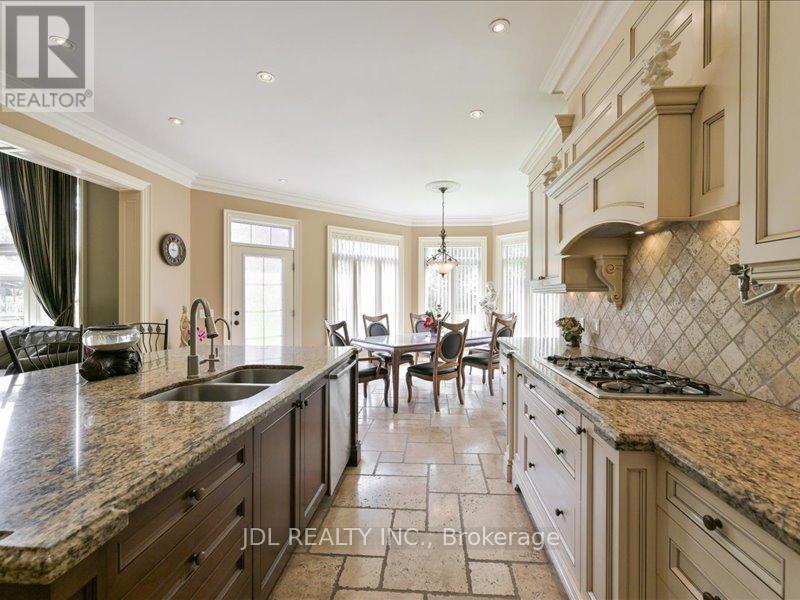 15 Lake Woods Drive, Whitchurch-Stouffville, Ontario  L4A 1P9 - Photo 11 - N12351492
