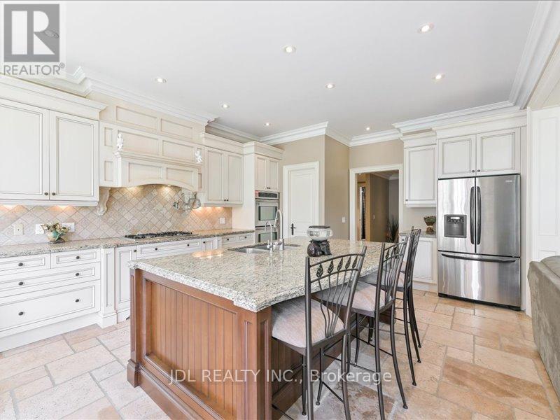 15 Lake Woods Drive, Whitchurch-Stouffville, Ontario  L4A 1P9 - Photo 13 - N12351492