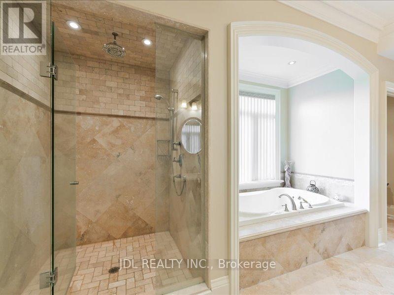 15 Lake Woods Drive, Whitchurch-Stouffville, Ontario  L4A 1P9 - Photo 24 - N12351492