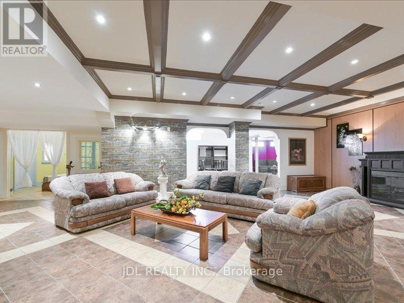 15 Lake Woods Drive, Whitchurch-Stouffville, Ontario  L4A 1P9 - Photo 31 - N12351492