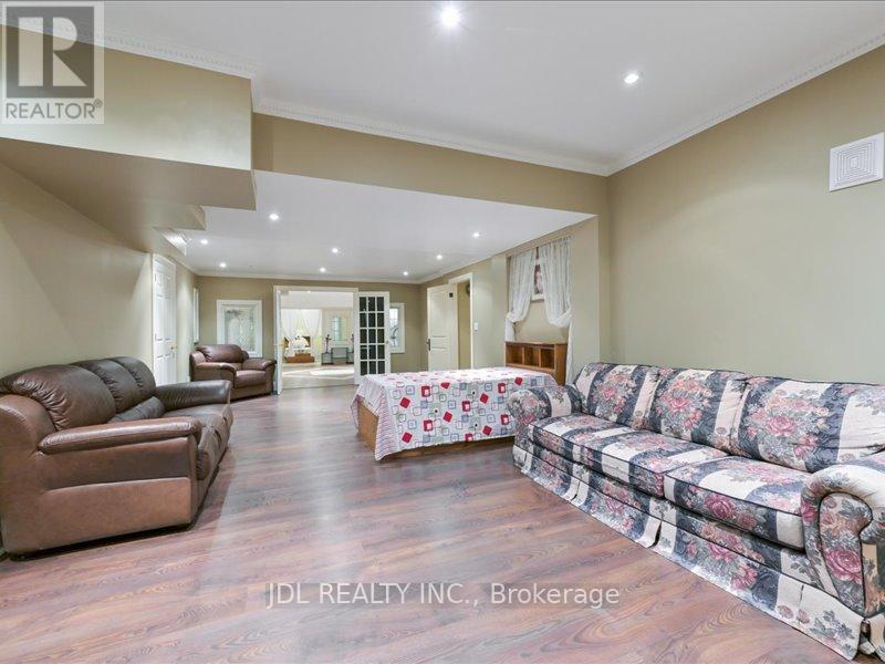 15 Lake Woods Drive, Whitchurch-Stouffville, Ontario  L4A 1P9 - Photo 35 - N12351492