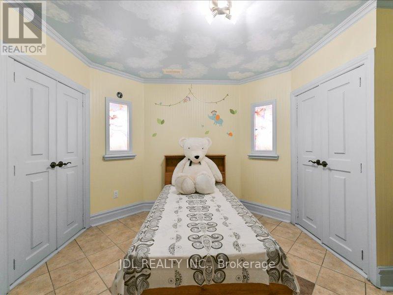 15 Lake Woods Drive, Whitchurch-Stouffville, Ontario  L4A 1P9 - Photo 36 - N12351492