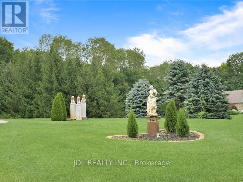 15 Lake Woods Drive, Whitchurch-Stouffville, Ontario  L4A 1P9 - Photo 38 - N12351492