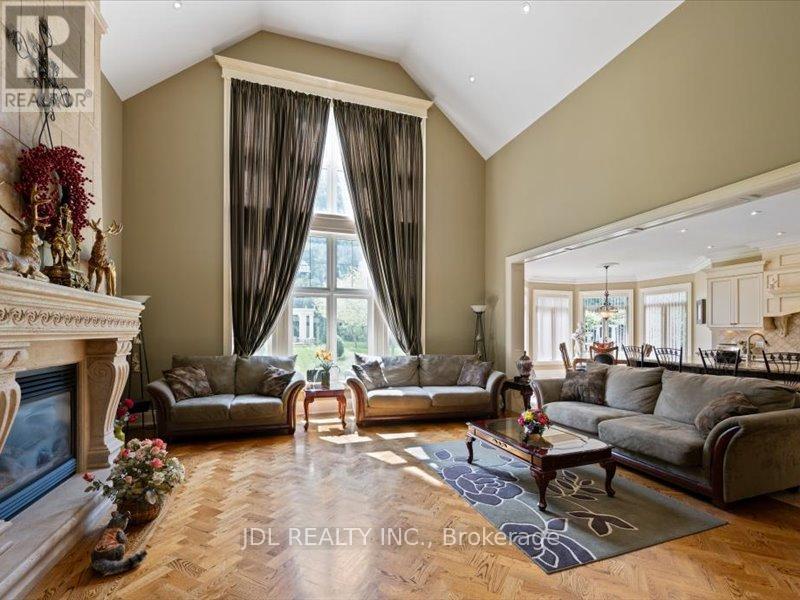 15 Lake Woods Drive, Whitchurch-Stouffville, Ontario  L4A 1P9 - Photo 7 - N12351492