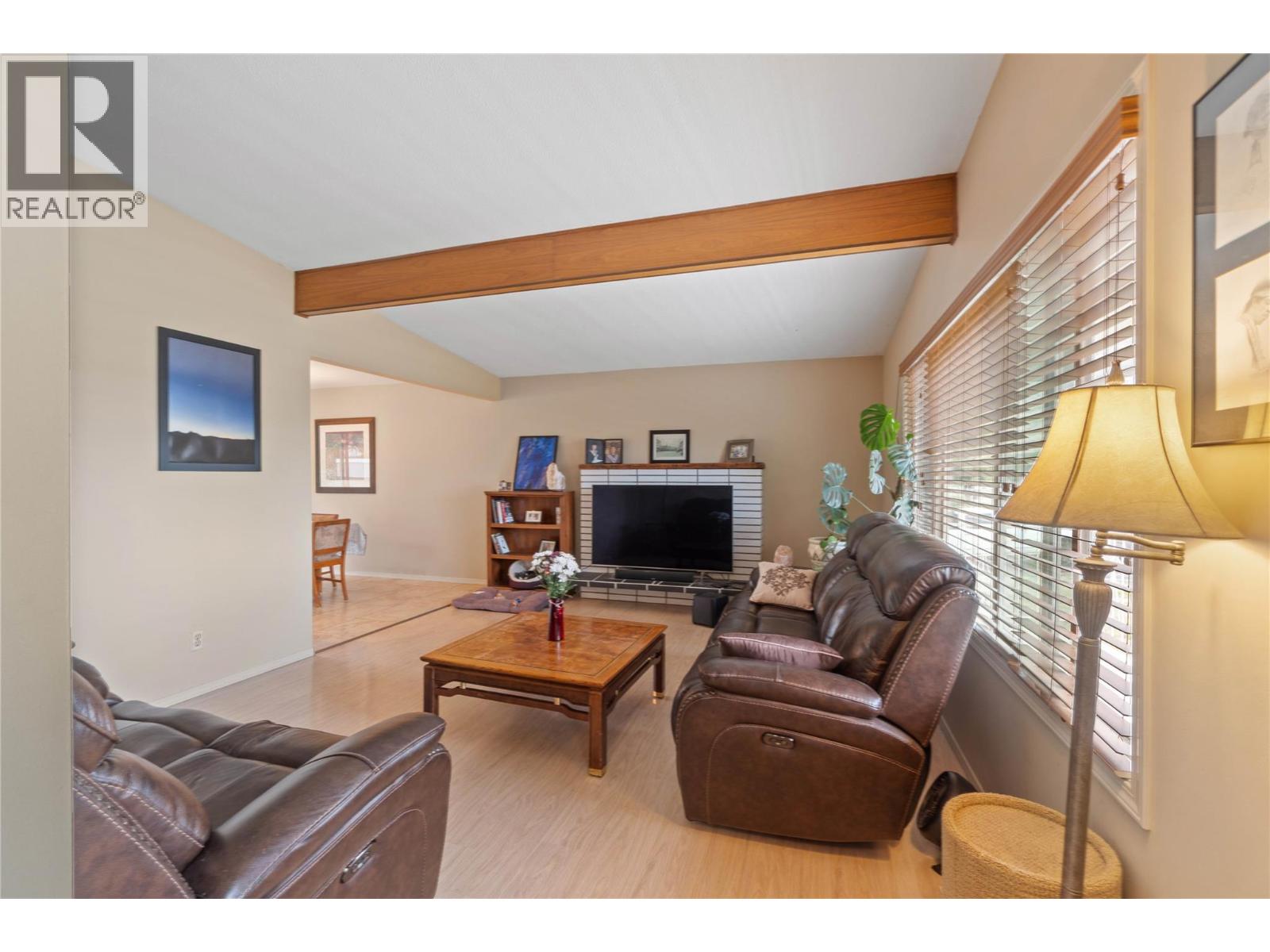 Property at 874 DEVER Drive image 2