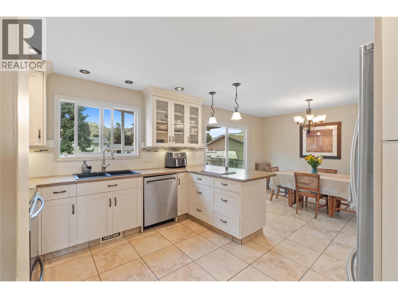 Property at 874 DEVER Drive image 4