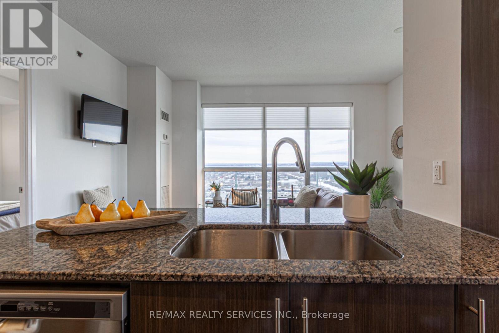 1911 - 65 Speers Road, Oakville, Ontario  L6K 0J1 - Photo 7 - W12163896