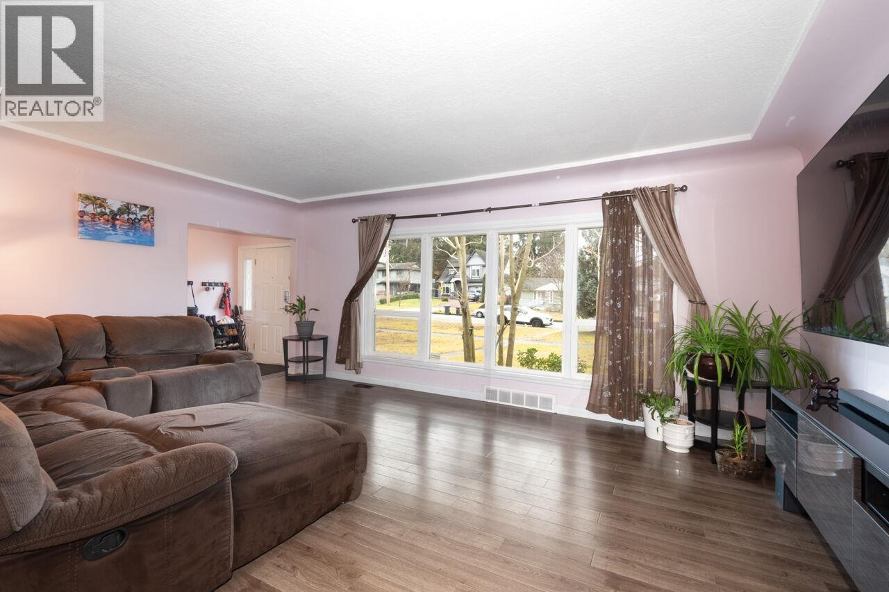 933 Fifth Street, New Westminster, British Columbia V3L 2Y5 - Photo 3 - R3038245