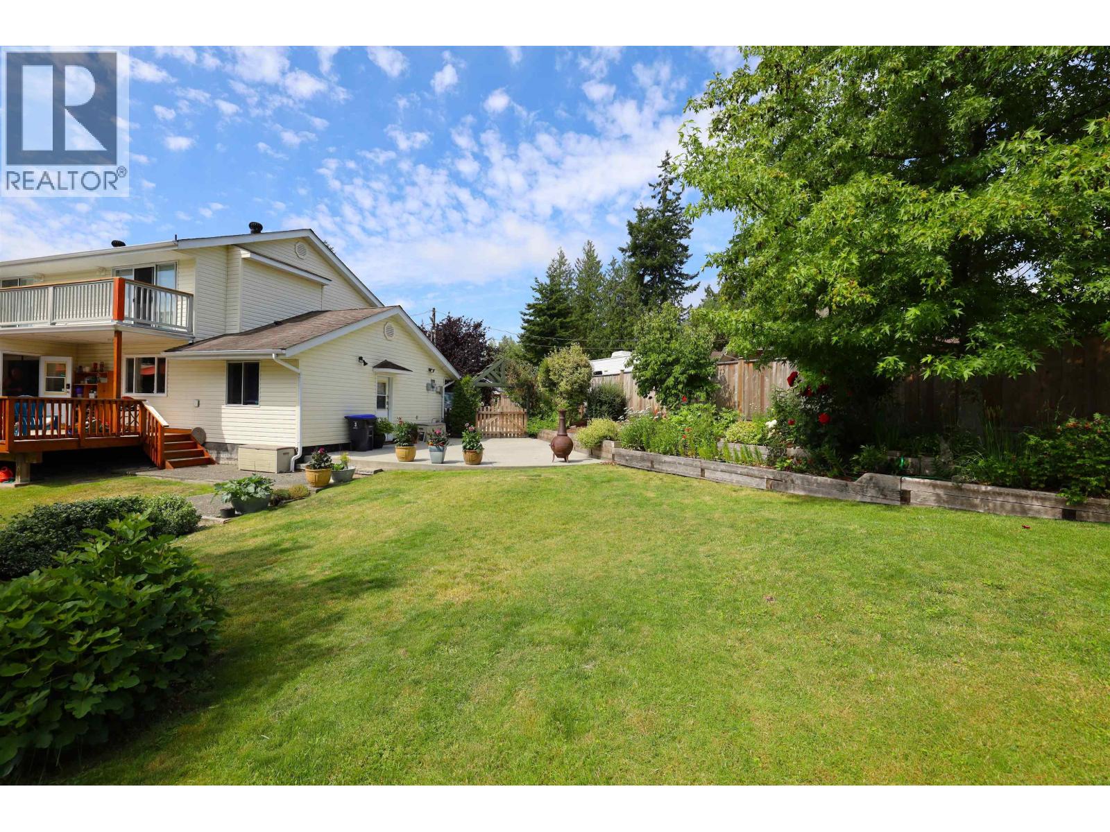 6318 Picadilly Place, Sechelt, British Columbia V0N 3A0 - Photo 1 - R3038261