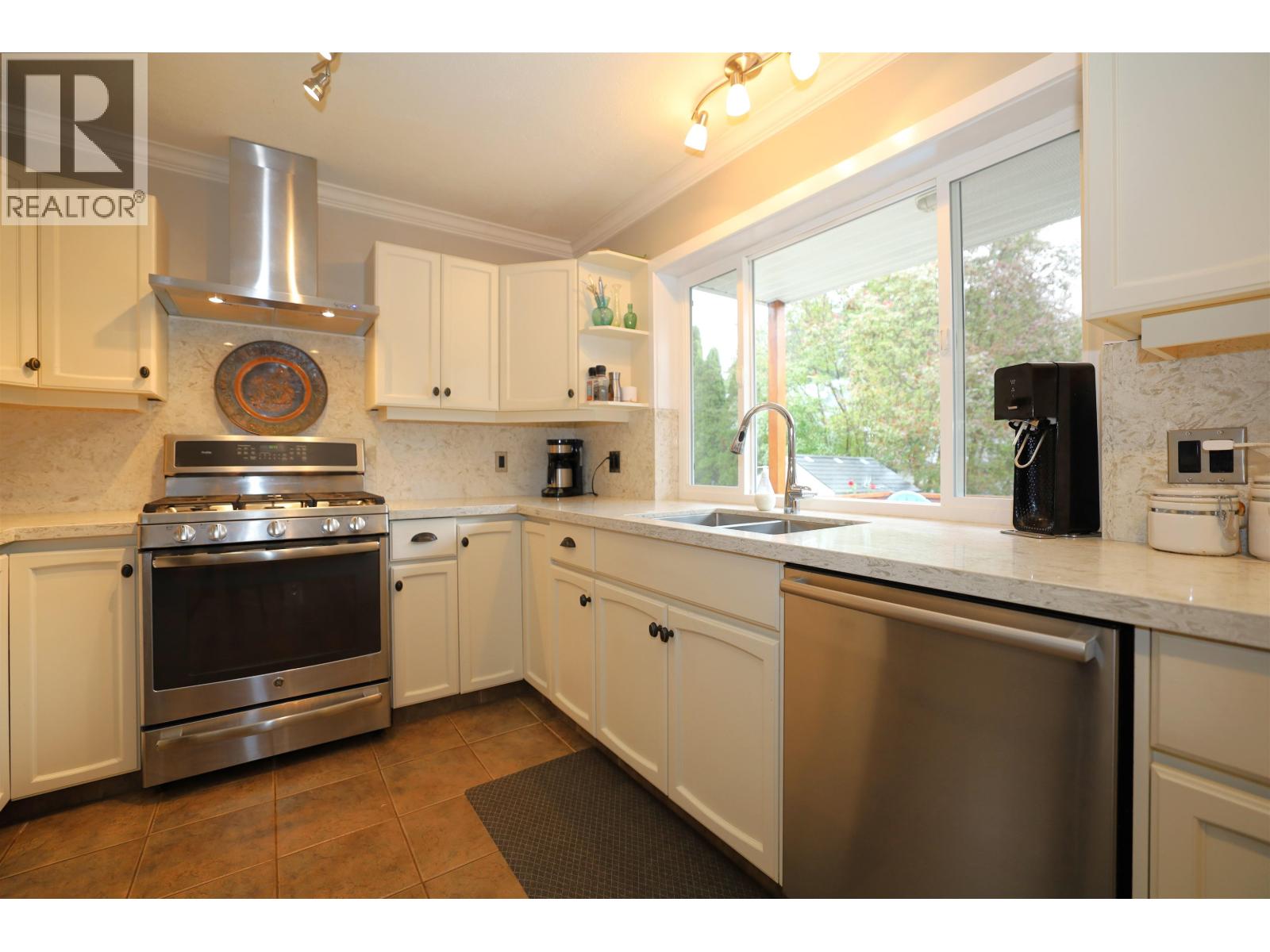 6318 Picadilly Place, Sechelt, British Columbia V0N 3A0 - Photo 12 - R3038261