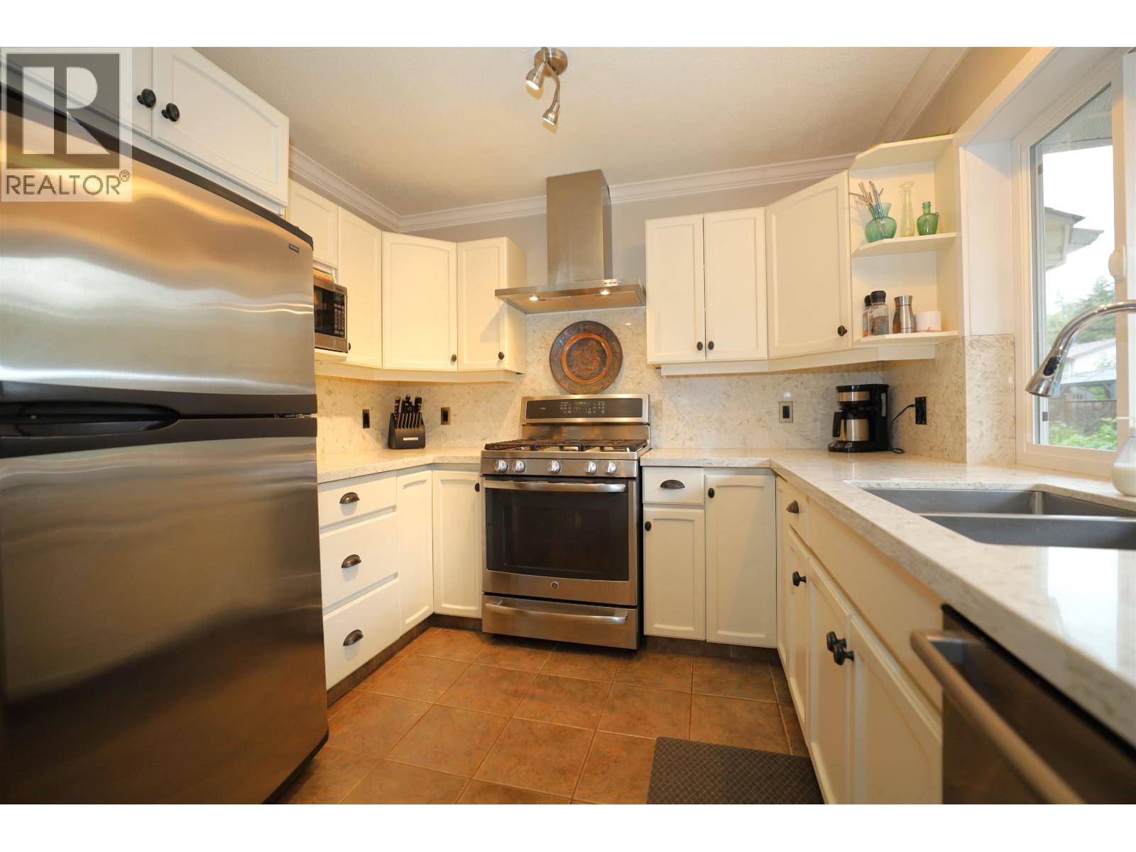 6318 Picadilly Place, Sechelt, British Columbia V0N 3A0 - Photo 13 - R3038261