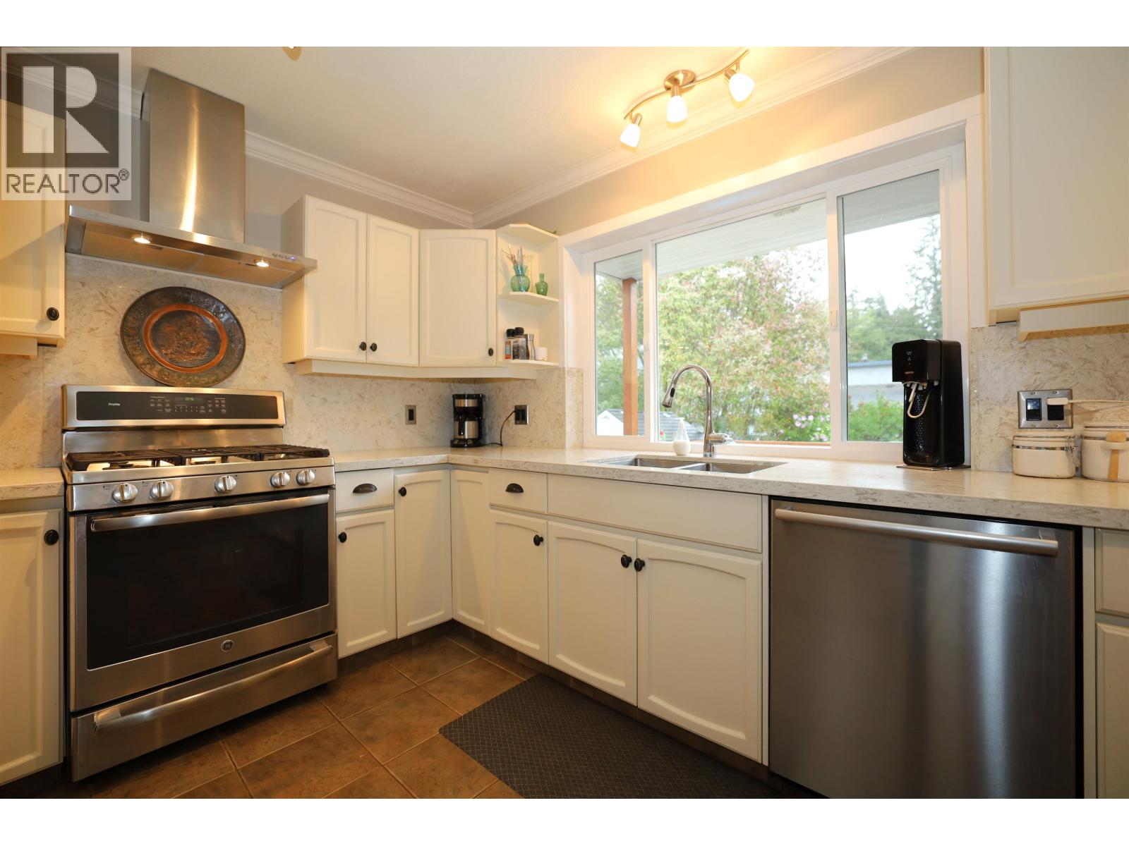 6318 Picadilly Place, Sechelt, British Columbia V0N 3A0 - Photo 19 - R3038261