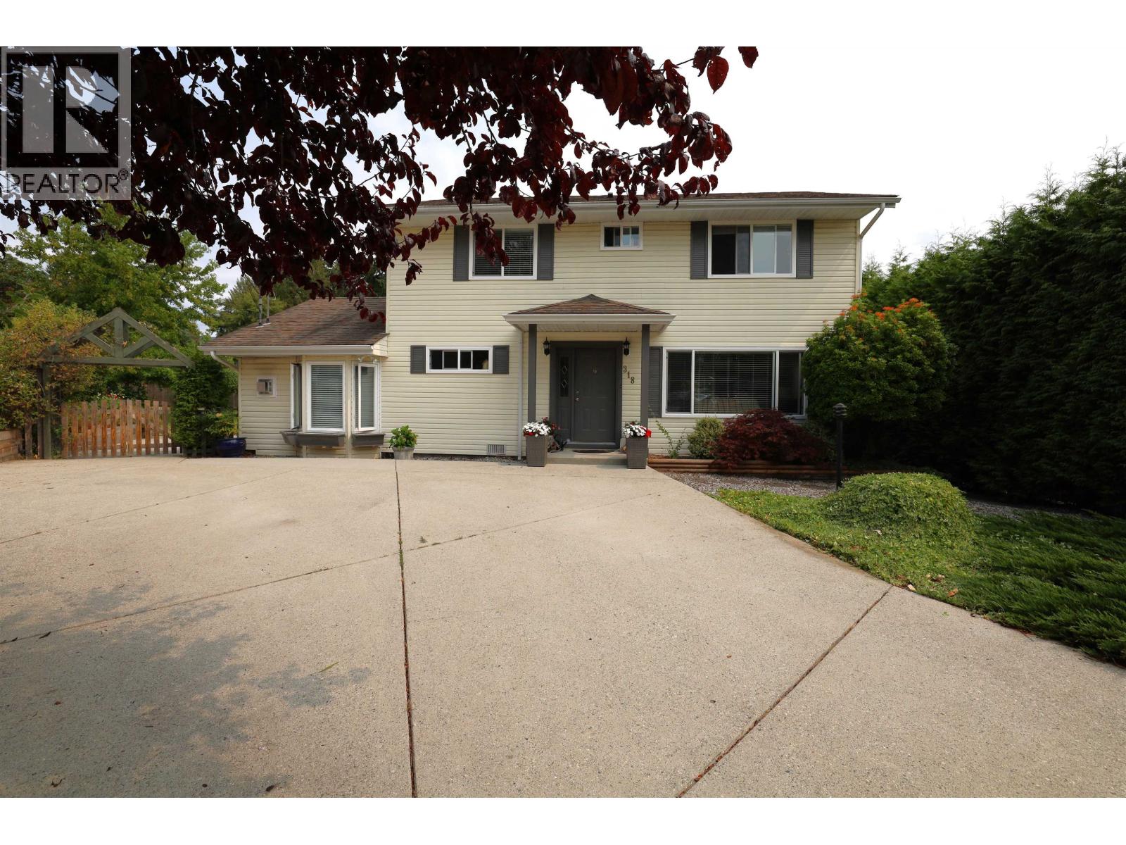 6318 Picadilly Place, Sechelt, British Columbia V0N 3A0 - Photo 3 - R3038261