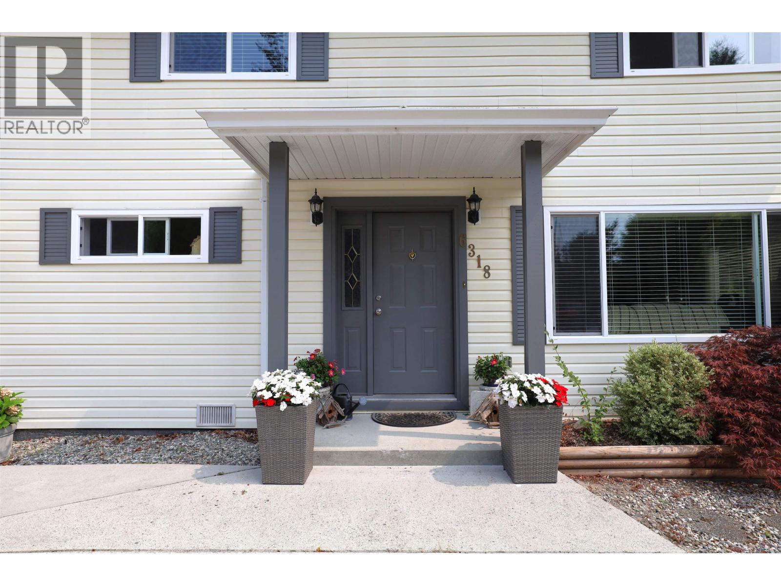 6318 Picadilly Place, Sechelt, British Columbia V0N 3A0 - Photo 4 - R3038261