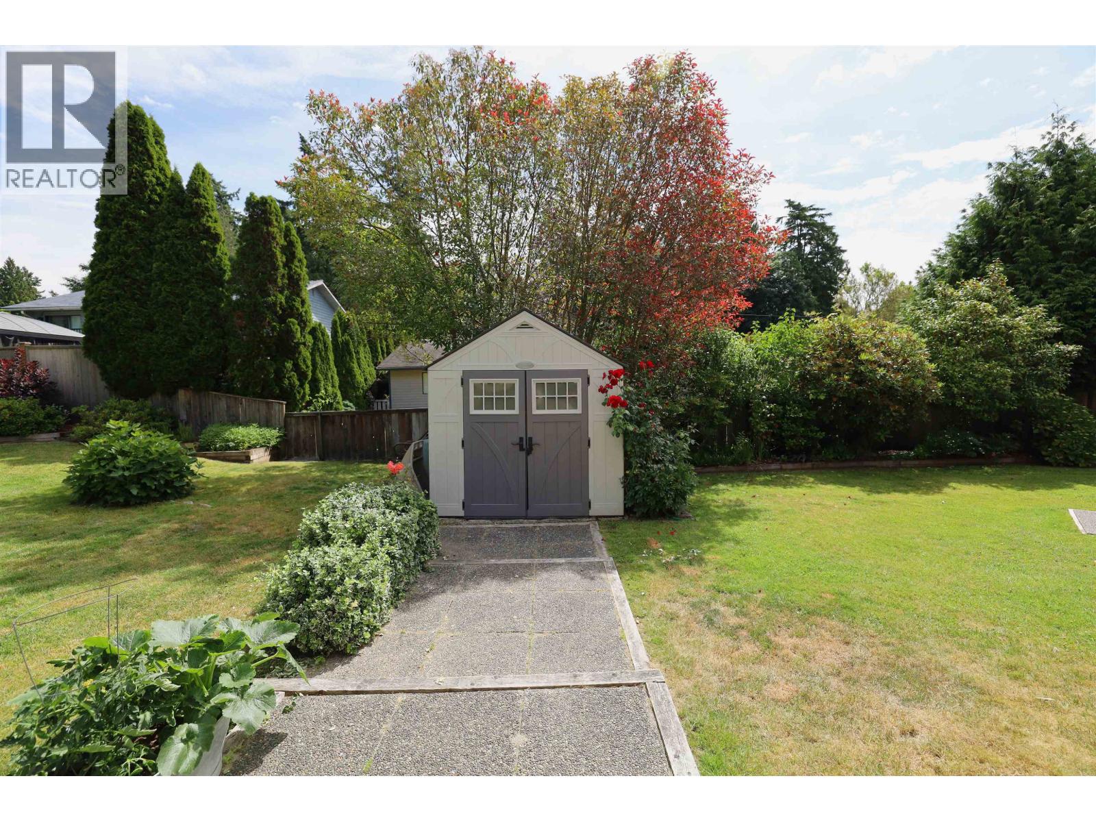 6318 Picadilly Place, Sechelt, British Columbia V0N 3A0 - Photo 5 - R3038261