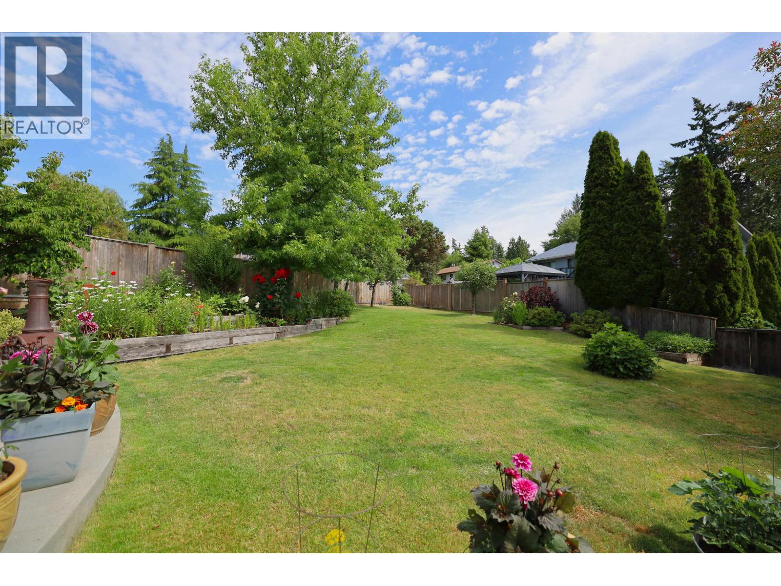 6318 Picadilly Place, Sechelt, British Columbia V0N 3A0 - Photo 7 - R3038261