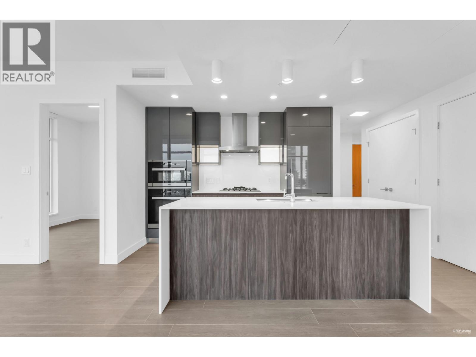19xx 6511 Sussex Avenue, Burnaby, British Columbia  V5H 0K5 - Photo 1 - R3038230