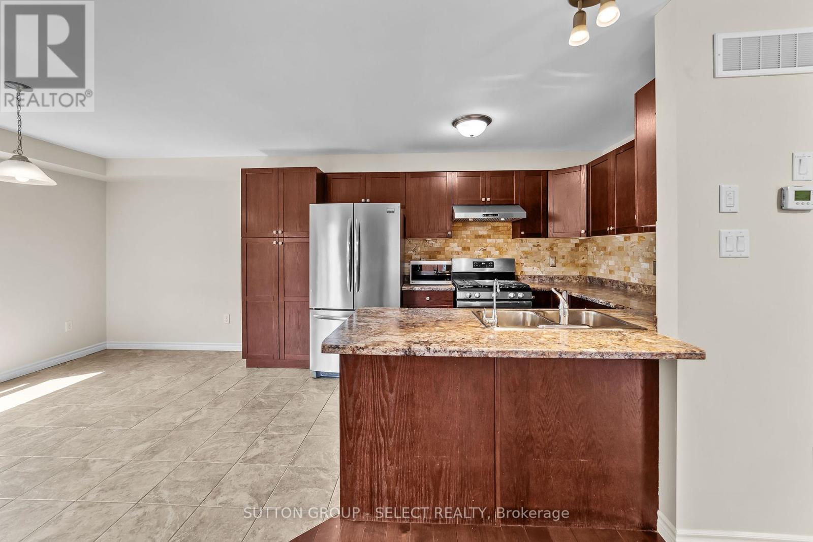 953 Silverfox Crescent, London North (North S), Ontario  N6G 5B6 - Photo 10 - X12324017