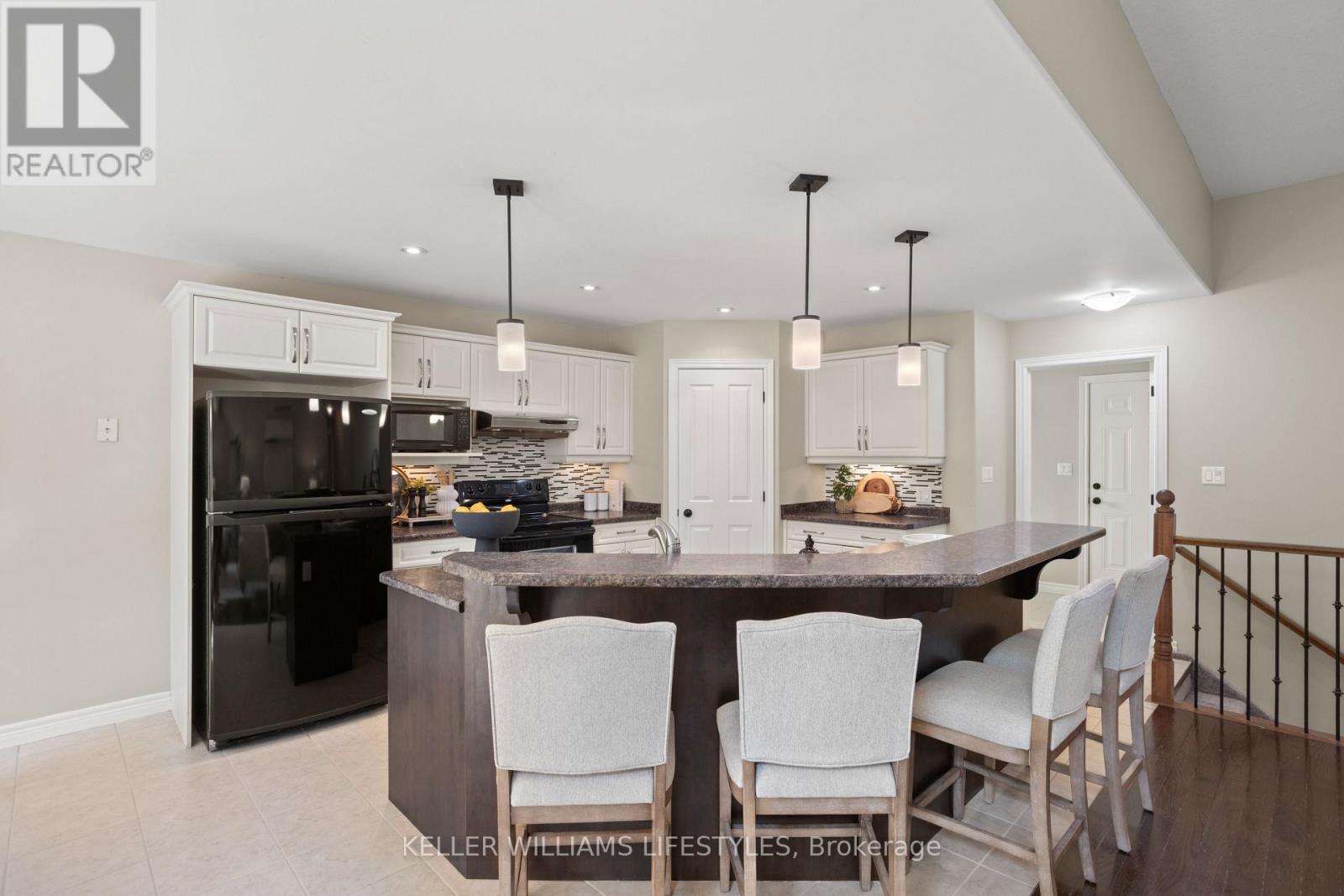 368 Darcy Drive, Strathroy-Caradoc, Ontario  N7G 0A1 - Photo 10 - X12351534