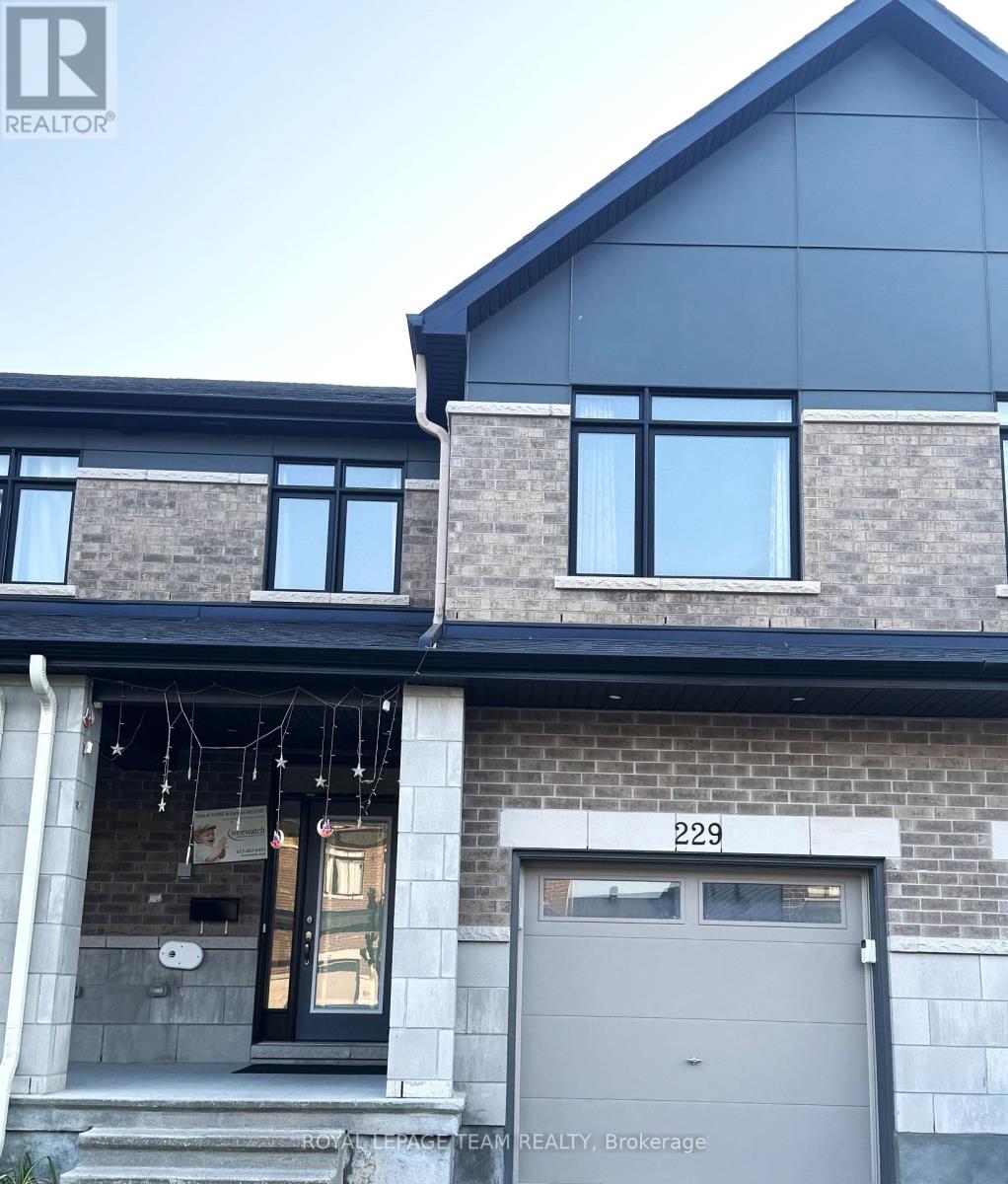 Property at 229 ZINNIA WAY image 1