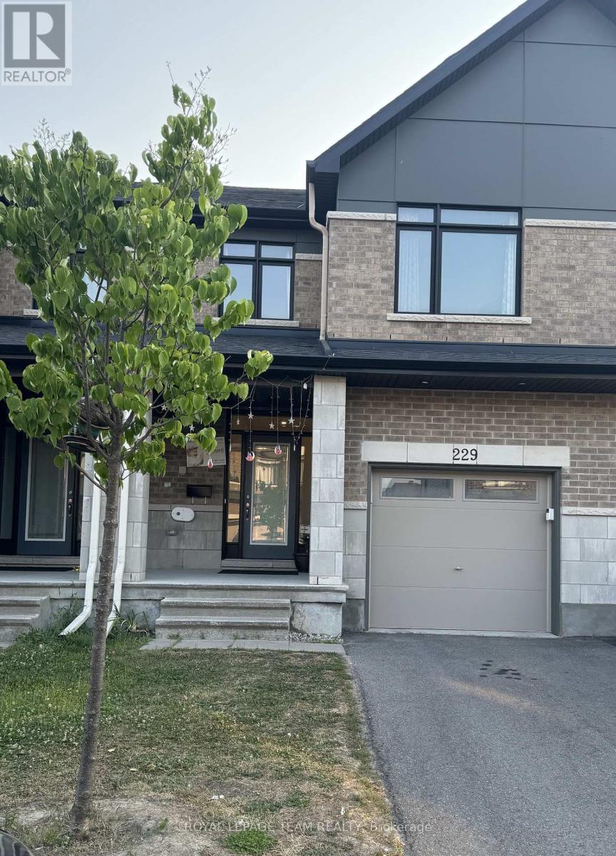 Property at 229 ZINNIA WAY image 2