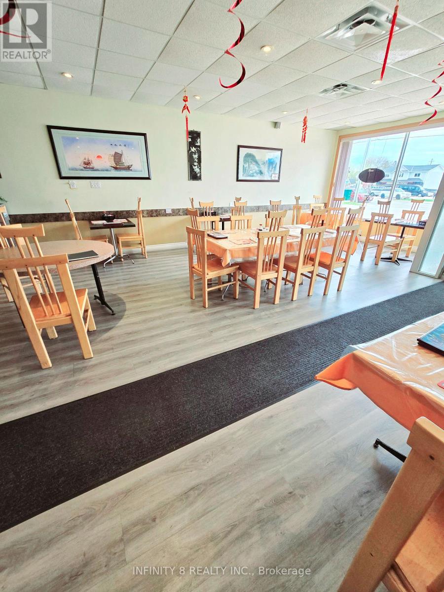 4497 Drummond Road, Niagara Falls, Ontario  L2E 6C5 - Photo 6 - X12351557