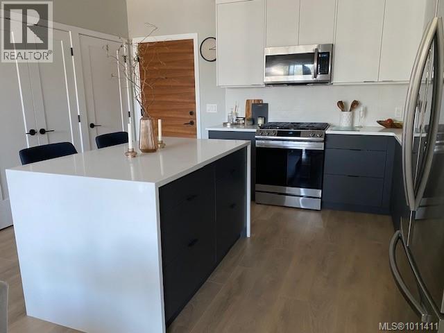 402 967 Whirlaway Cres, Langford, British Columbia V9B 6W6 - Photo 3 - 1011411