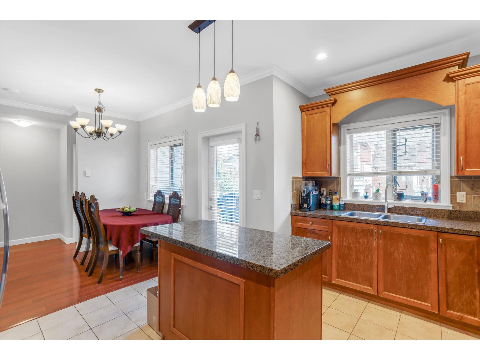 Property at 18 19219 67 AVENUE image 4