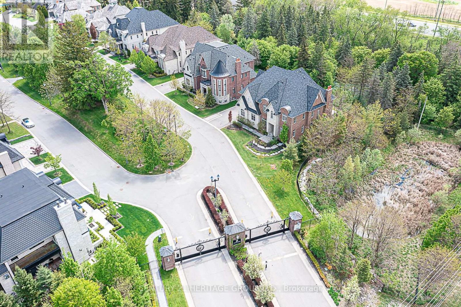 Property at 15 DAVINA CIRCLE image 1