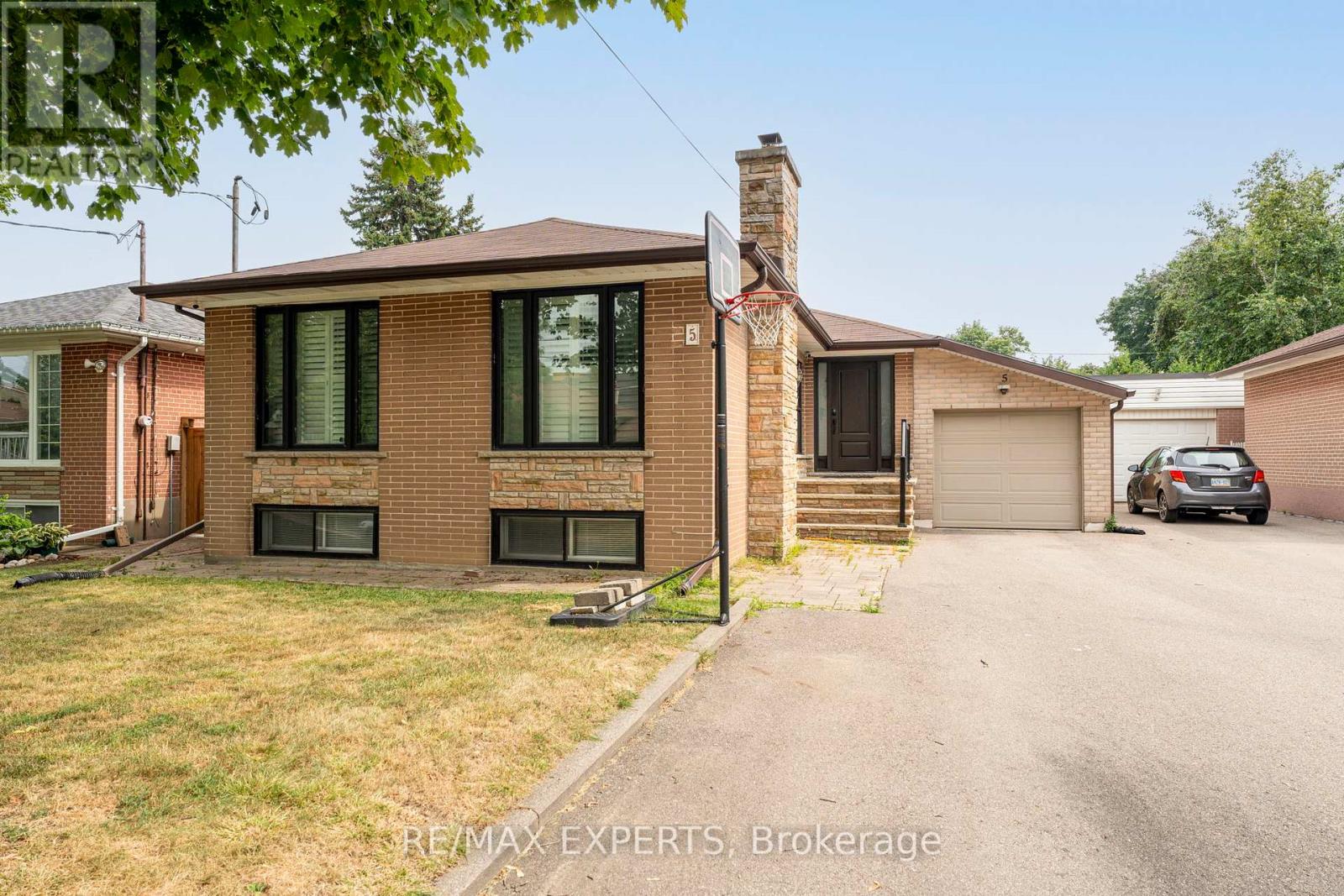 5 PARAGON ROAD, Toronto, Ontario