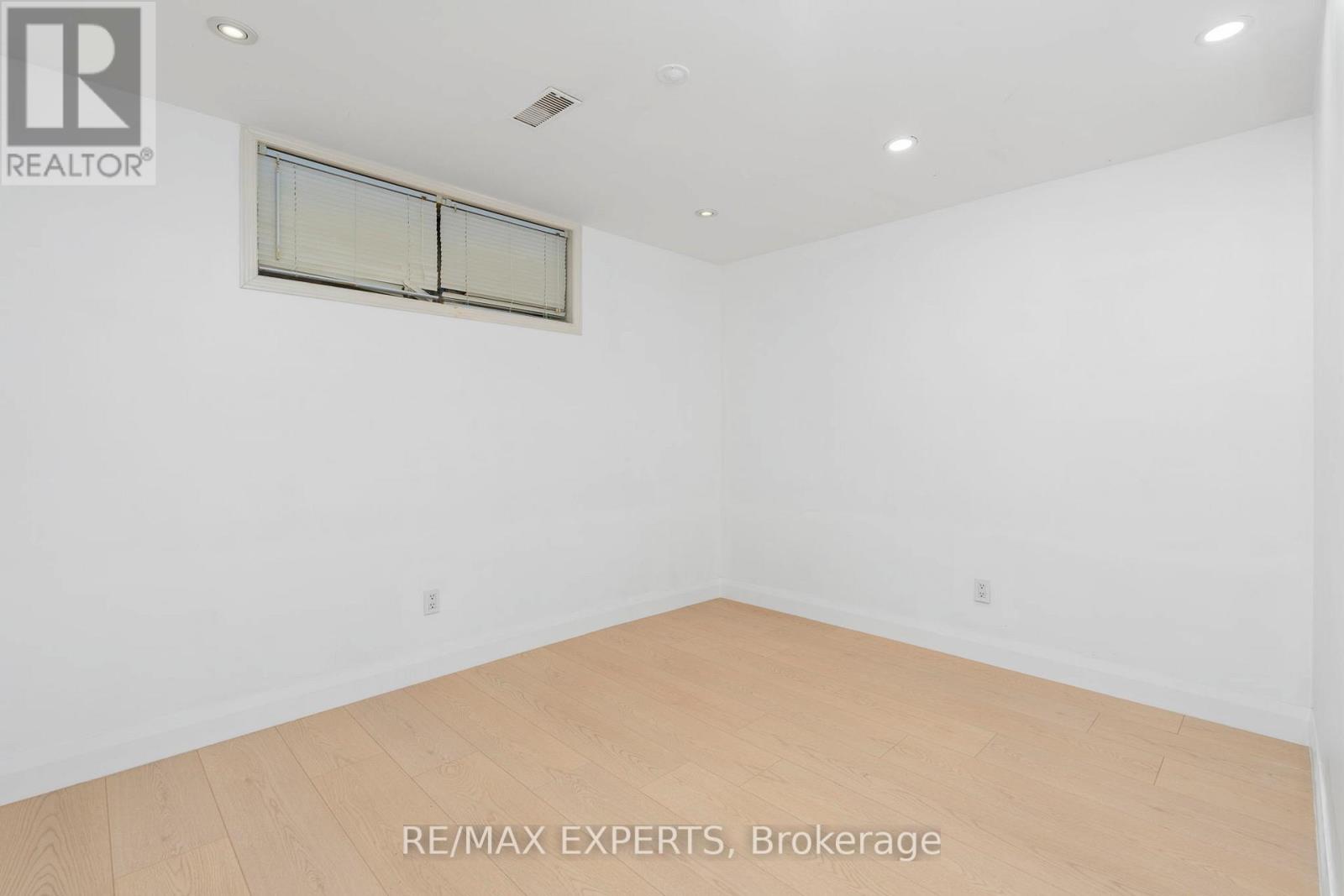 5 Paragon Road, Toronto, Ontario  M9R 1J6 - Photo 12 - W12351559