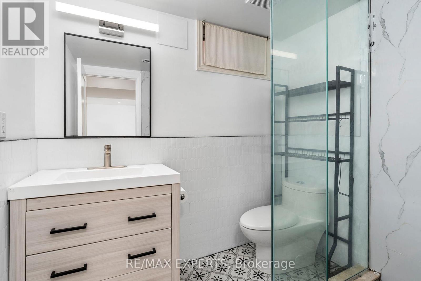 5 Paragon Road, Toronto, Ontario  M9R 1J6 - Photo 13 - W12351559