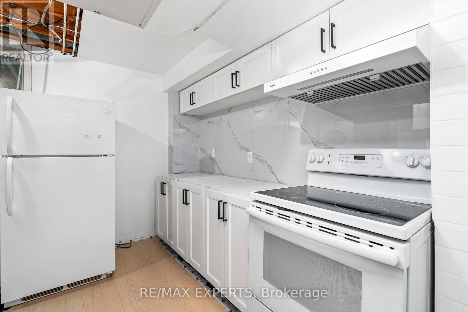 5 Paragon Road, Toronto, Ontario  M9R 1J6 - Photo 14 - W12351559